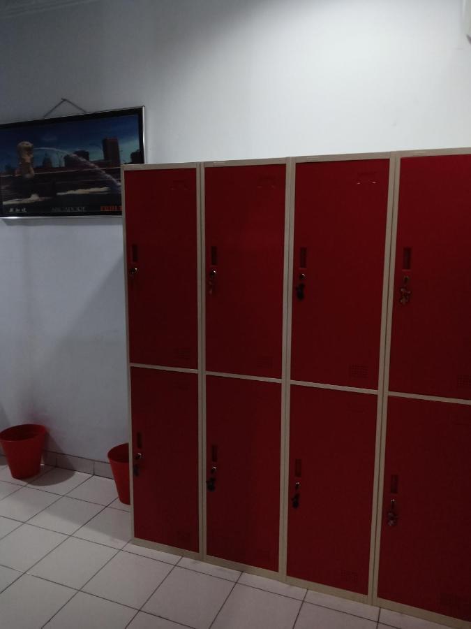 Reddoorz Hostel @ Feliz Noche Cengkareng Giacarta Esterno foto