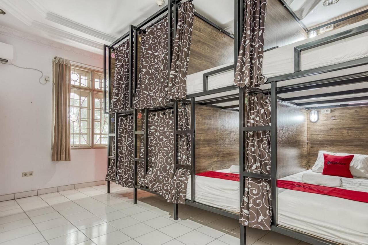 Reddoorz Hostel @ Feliz Noche Cengkareng Giacarta Esterno foto